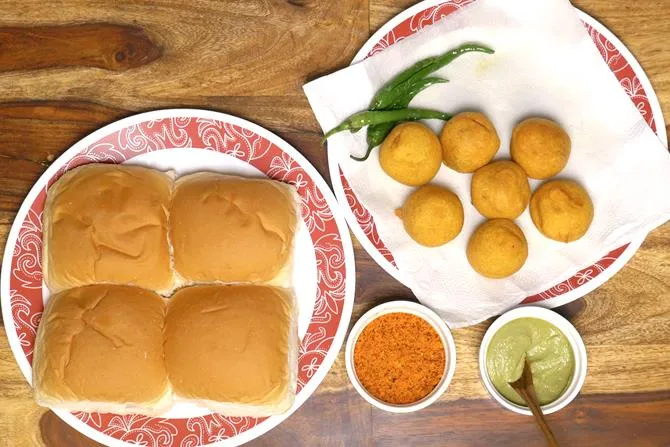 What Is Vada Pav Masala? The Heart of Mumbai’s Iconic Street Flavor at Saagar 3 vada pav recipe 1 Saagar Restaurant